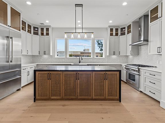 5th image of 5009 Holt St