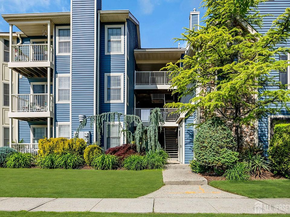 1st image of 122 Longfield Ct