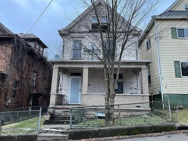 526 9th St photo 1