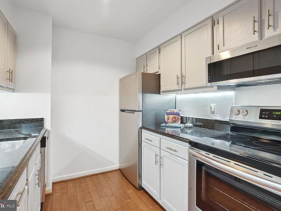 5th image of 900 N Taylor St APT 2127