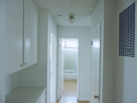 4th image of 3362 Keystone Ave APT 8
