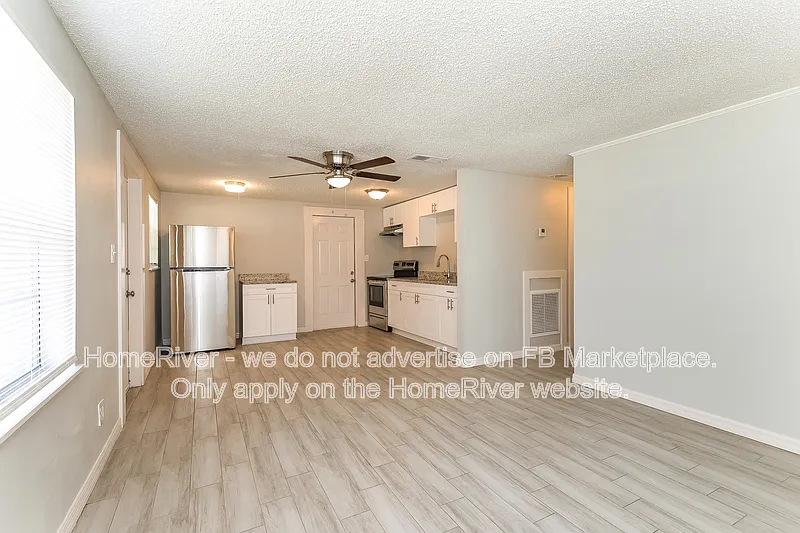 3 bed, 1.0 bath, 1000 sqft, $1,655 — Photo 2