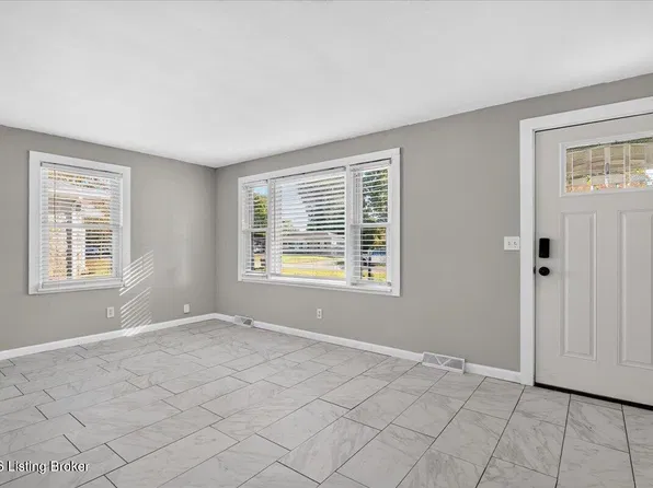 7710 Poinsettia Dr, Louisville, KY 40258
