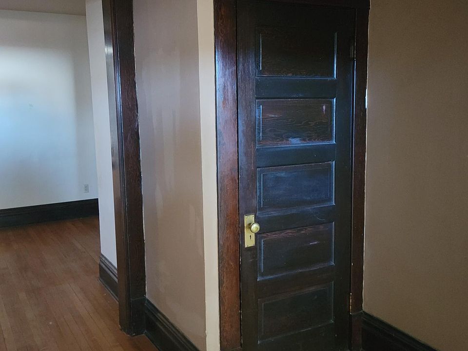 2nd image of 21 N Jackson St #23