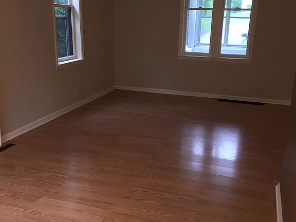3rd image of 2965 Coit Ave NE