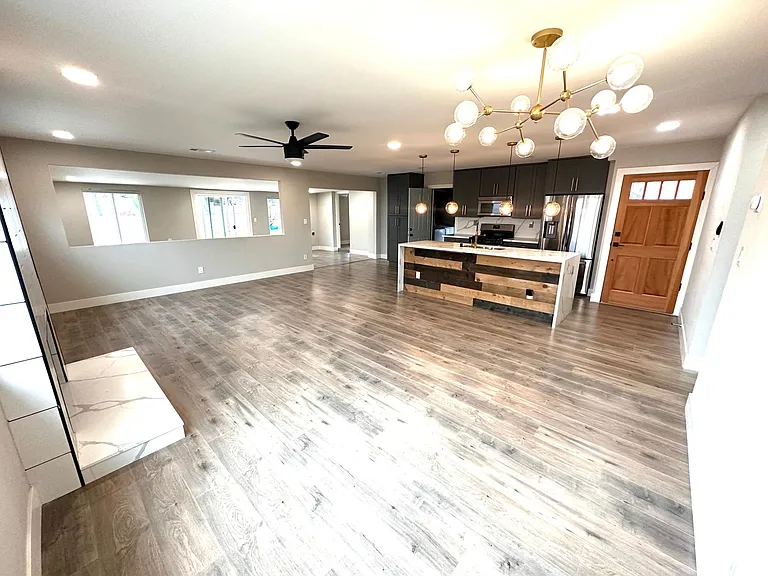 2078 Finch Ln — Photo 6