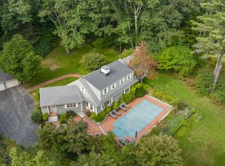 10 Spruce Ln, Cumberland Foreside, ME 04110