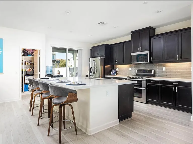 27737 Heritage Ln — Photo 3