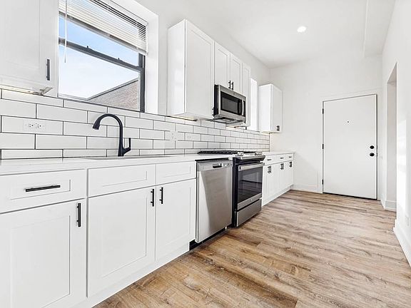 2nd image of 2219 N Hamilton Ave #107