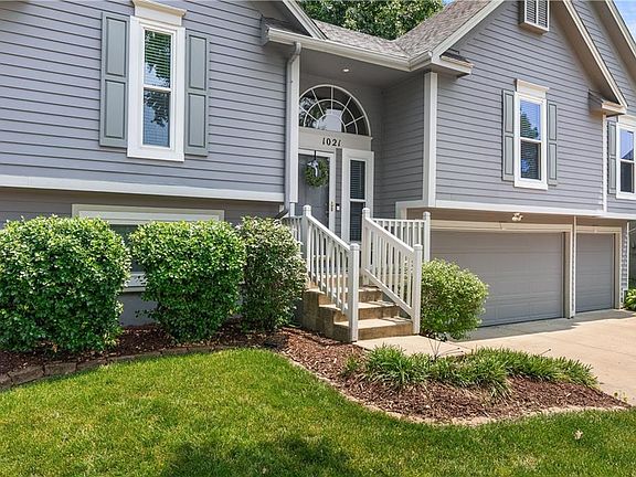 2nd image of 1021 NE Woodbury Ln