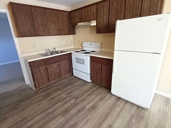 4th image of 150 Songbird Dr APT 7A