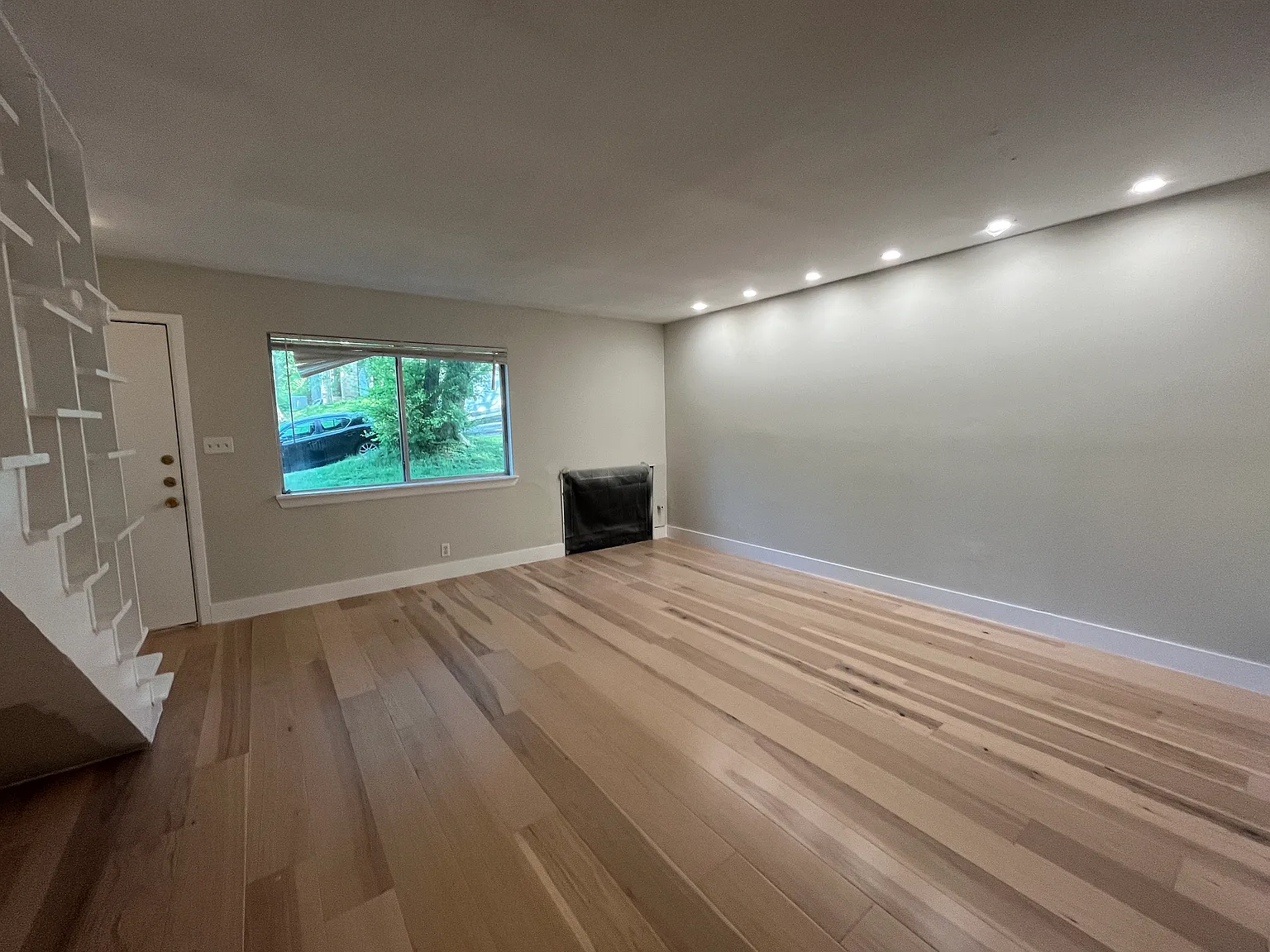 2 bed, 1.5 bath, 1300 sqft, $2,399 — Photo 3