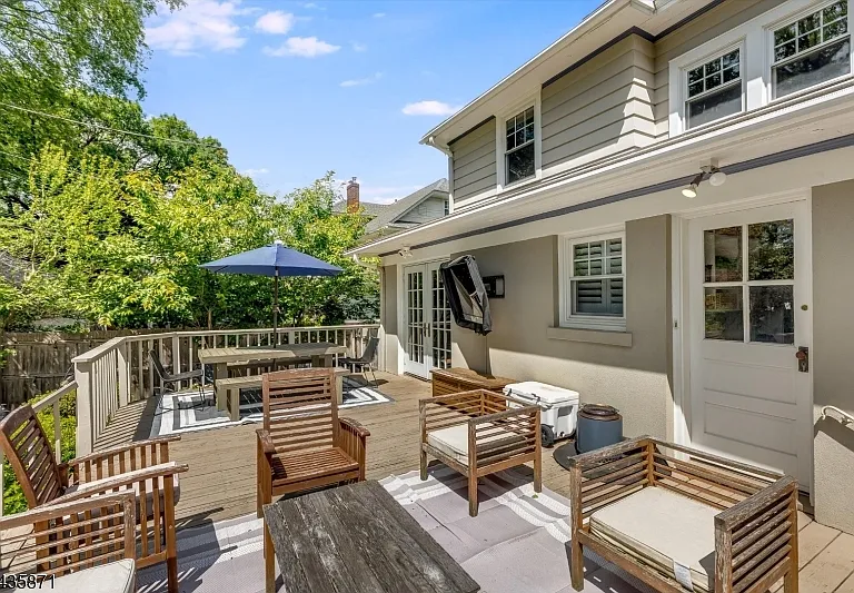 242 Forest Ave — Photo 43