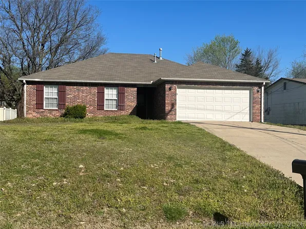 623 N Division St, Coweta, OK 74429