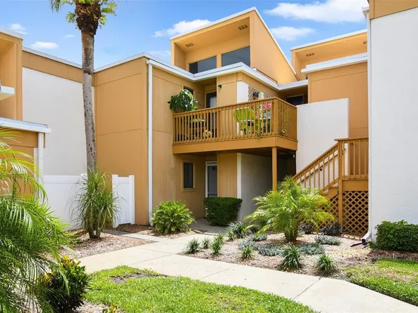 1051 S Highland St APT 1B, Mount Dora, FL 32757