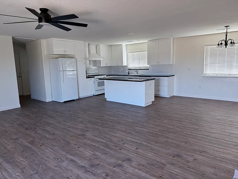 16834 Bryant Ave — Photo 9
