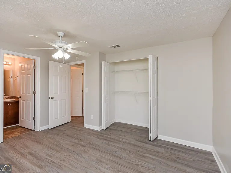 5176 Martins Crossing Rd — Photo 10