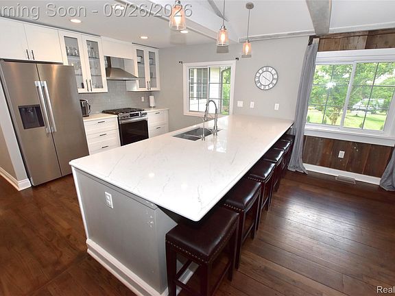 3rd image of 9497 Ellis Rd
