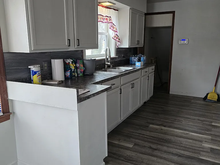 31 Eldredge St — Photo 2