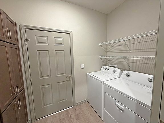 5th image of 888b W Logan Street
