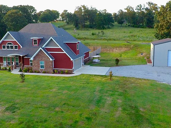 2nd image of 611 E Northbrook Dr
