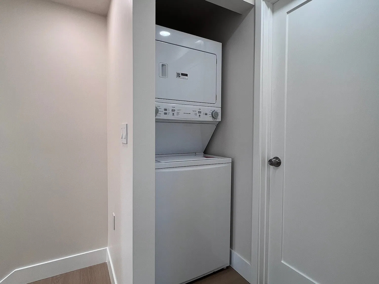 2 bed, 1.5 bath, 719 sqft, $4,500 — Photo 4