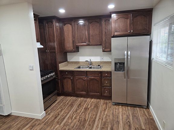 5th image of 2639 1/4 E Monroe St #2637