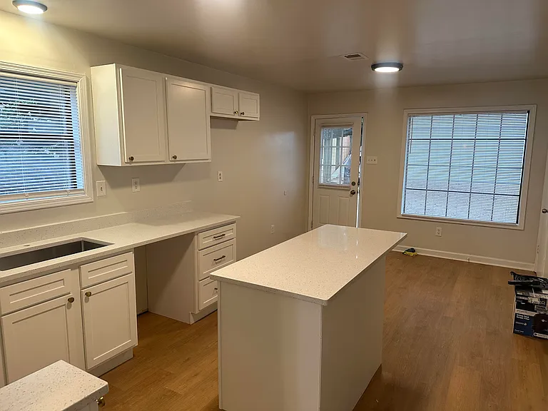 153 N Rembert St — Photo 3