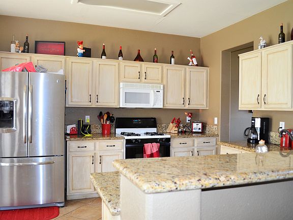 3rd image of 942 W Pebble Dr