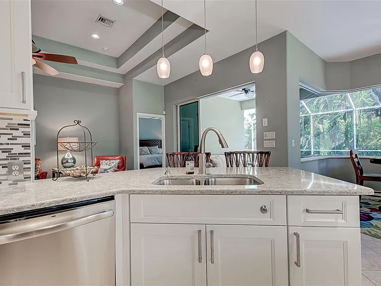 354 Melrose Ct — Photo 12