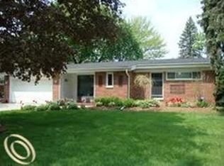 16936 Kinross Ave, Beverly Hills, MI 48025