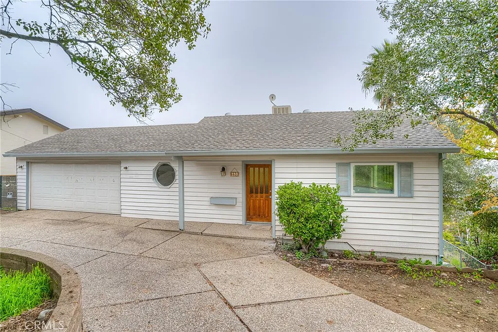 110 Acacia Ave photo 1