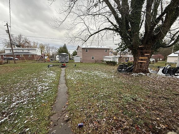 2nd image of 465 Willow Ln