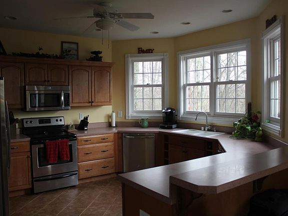 3rd image of 274 Bolton Ct