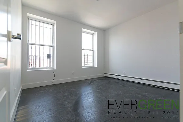 Rented by Evergreen Apartments BK | media 16
