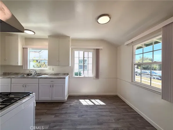 7536 White Oak Ave, Van Nuys, CA 91406