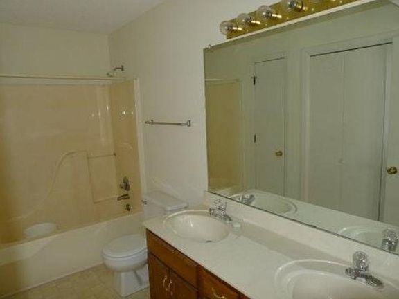 5th image of 230 Timber Court Dr