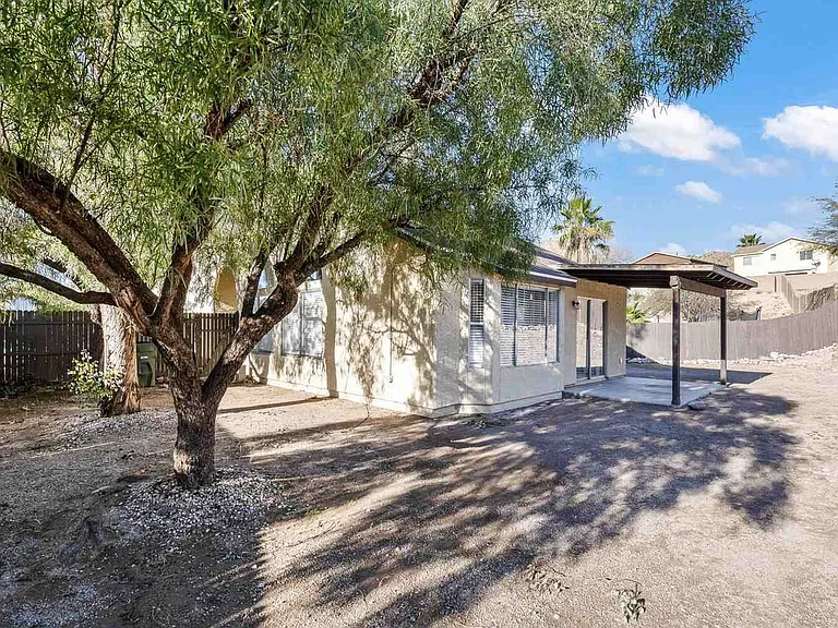 7209 S Avenida Del Nopal — Photo 10