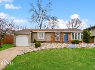 10801 Larkspur Dr, Saint Louis, MO 63123