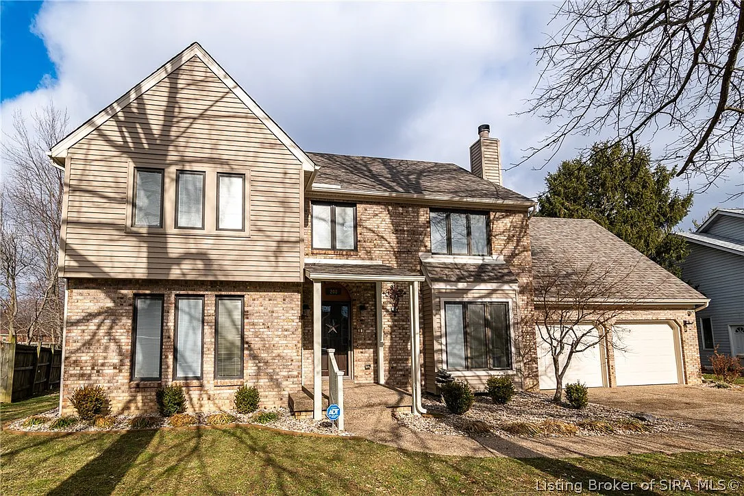 208 Crescent Loop photo 1