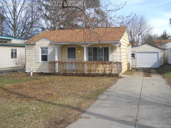 59 Camley Dr, Waterford, MI 48328