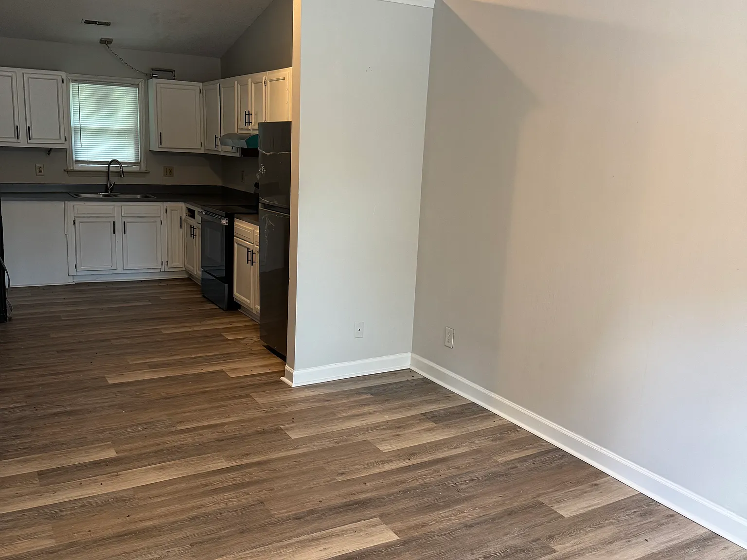 2 bed, 1.5 bath, 850 sqft, $1,100 — Photo 3