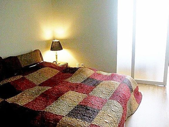 4th image of 27-28 Thomson Ave #607