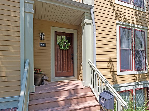 3rd image of 915 Blodgett St SE