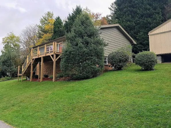 107 Pebblebrook St, Clyde, NC 28721