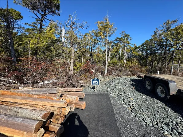 102 Sitka Pl, Ucluelet, BC V0R 3A0