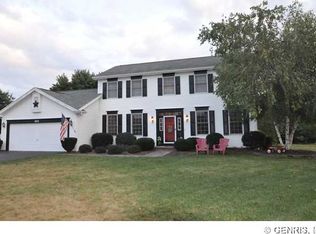 303 Meadowlark Ln, Victor, NY 14564