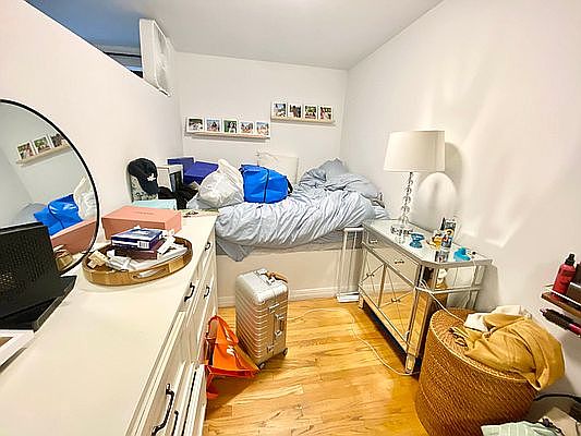 3rd image of 244 Waverly Pl APT 2A