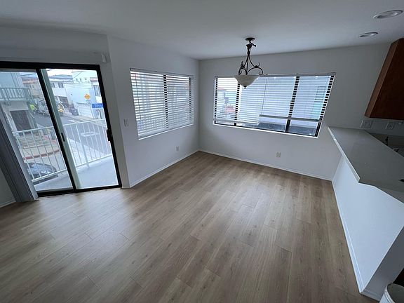 5th image of 3900 Ocean Dr APT A