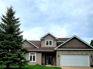 4600 Golf Dr, Windsor, WI 53598